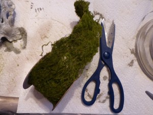 Moss ribbon will be used around the post.