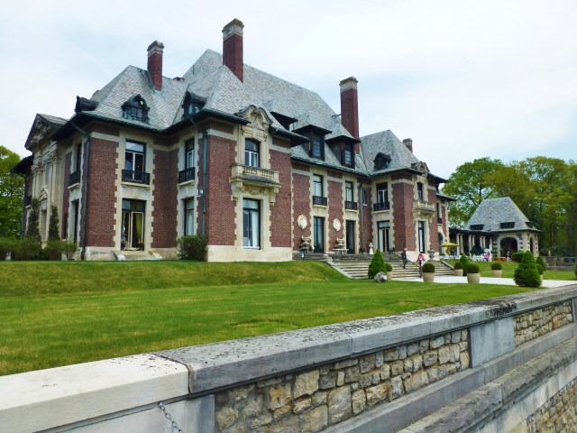 As you turn the corner, the magnitude of the house is revealed.  Notice all the chimneys--there are fireplaces in most of the rooms.