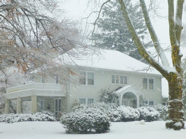 This soft grey stucco home is so elegant and understated.  There's just something about that dove grey that is so soothing.